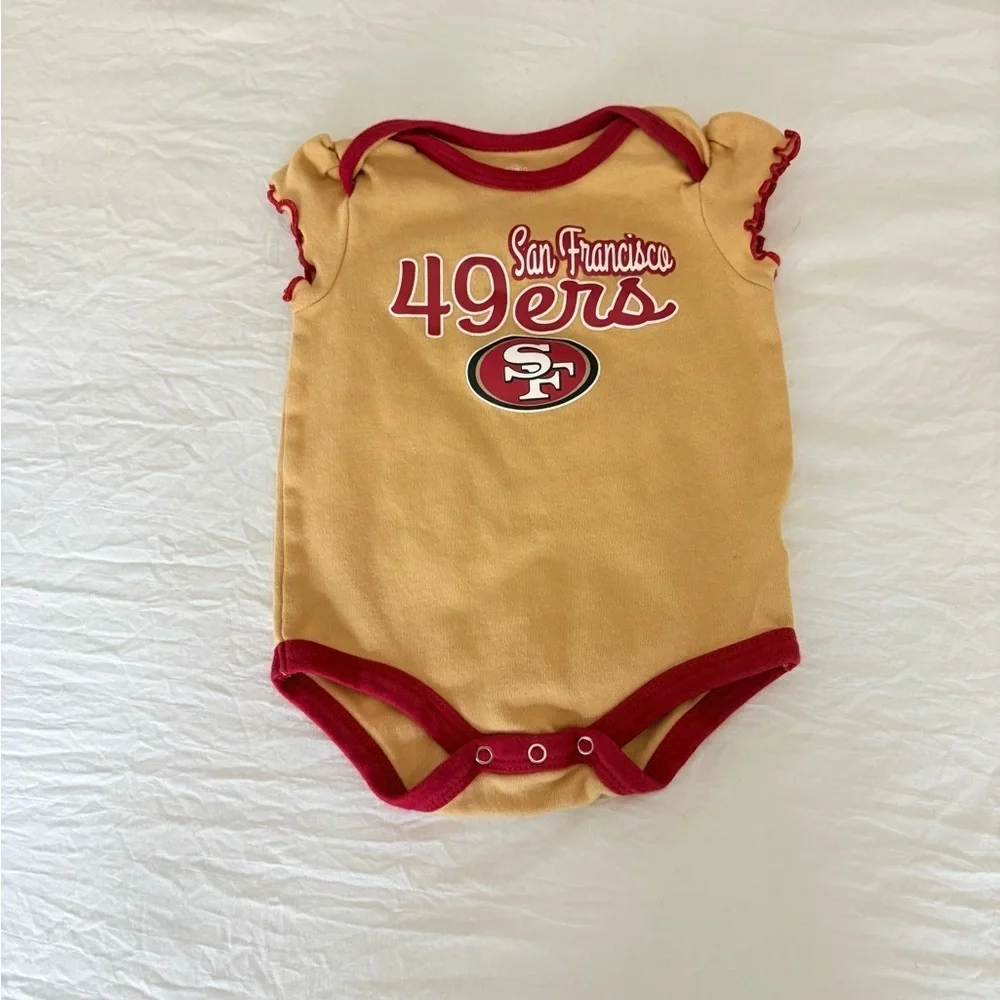 San Francisco 49ers Gold and Red Baby Onesie - (6-9 months)
